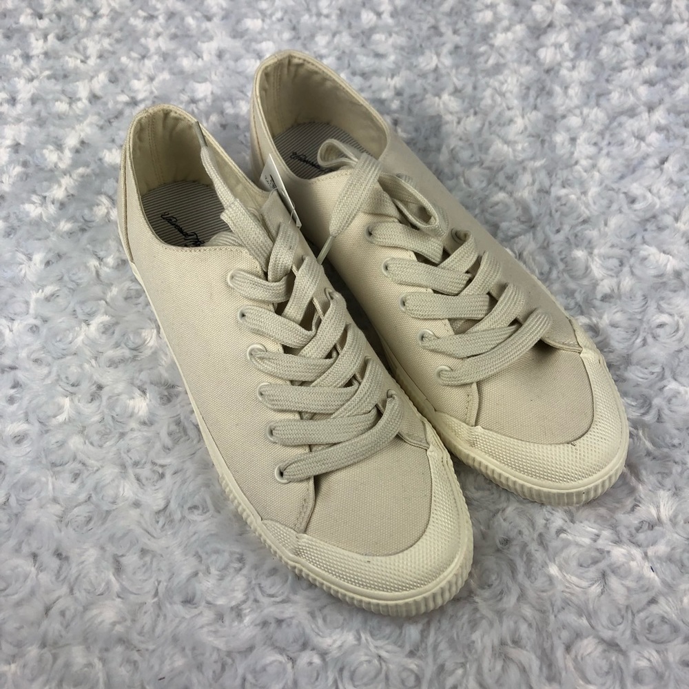 Universal Thread Mandy Canvas Lace Up Sneakers